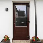 Family Garden With Free Private Parking & Playground *