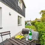 Family Garden With Free Private Parking & Playground アパート リガ