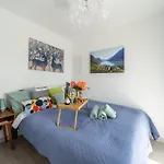 Family Garden With Free Private Parking & Playground アパート *