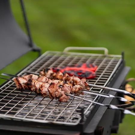 Family Garden With Free Private Parking & Playground *