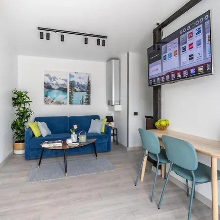 Family Garden With Free Private Parking & Playground * Riga