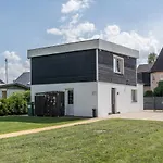 Family Garden With Free Private Parking & Playground Dzīvoklis *