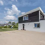 Family Garden With Free Private Parking & Playground Lägenhet Riga