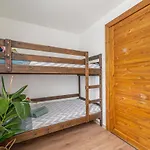 Family Garden With Free Private Parking & Playground