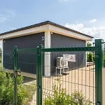 Family Garden With Free Private Parking & Playground Apartament