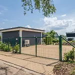 Family Garden With Free Private Parking & Playground Lägenhet *