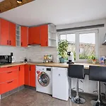 Family Garden With Free Private Parking & Playground Appartement
