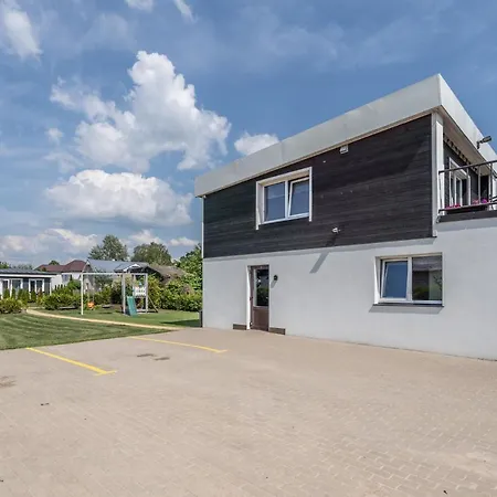 Family Garden With Free Private Parking & Playground Apartmán Riga