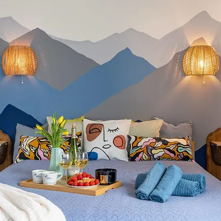 Family Garden With Free Private Parking & Playground