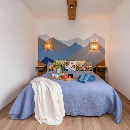 Family Garden With Free Private Parking & Playground *