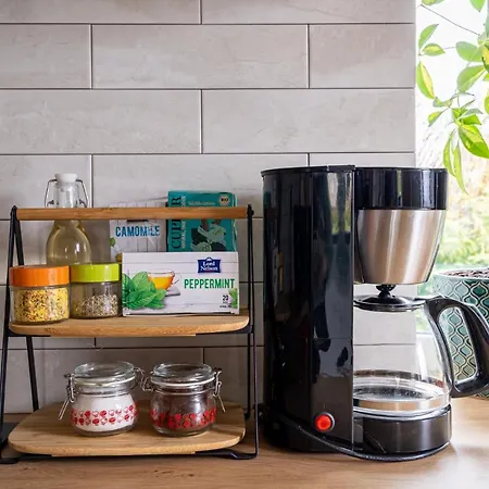 Family Garden With Free Private Parking & Playground Апартаменты