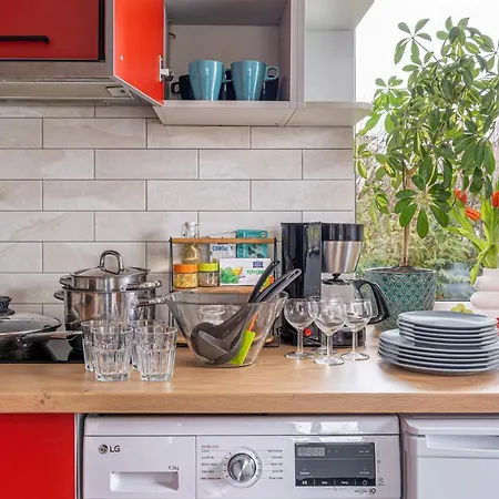 Family Garden With Free Private Parking & Playground Appartement Riga