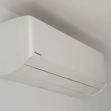 Family Garden With Free Private Parking & Playground