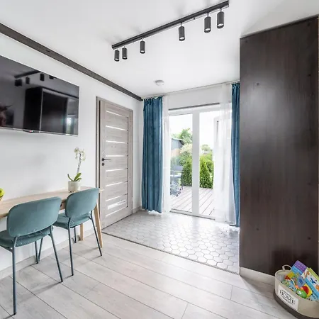 Family Garden With Free Private Parking & Playground