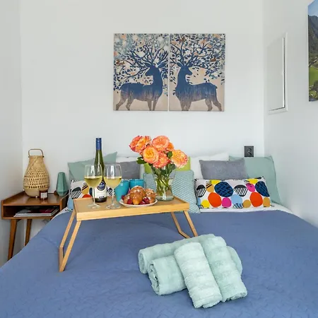 Family Garden With Free Private Parking & Playground *