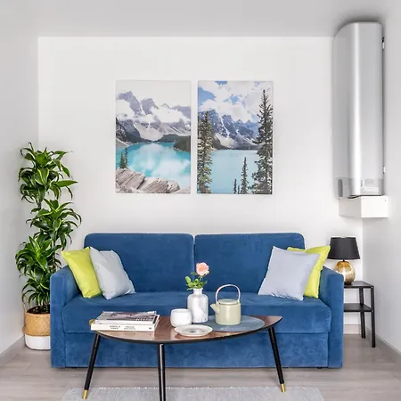 Family Garden With Free Private Parking & Playground *