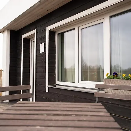 Family Garden With Free Private Parking & Playground Apartament