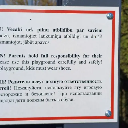 Family Garden With Free Private Parking & Playground *