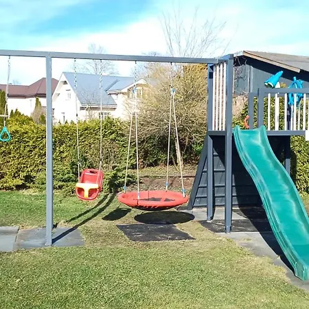 Family Garden With Free Private Parking & Playground Апартаменты *