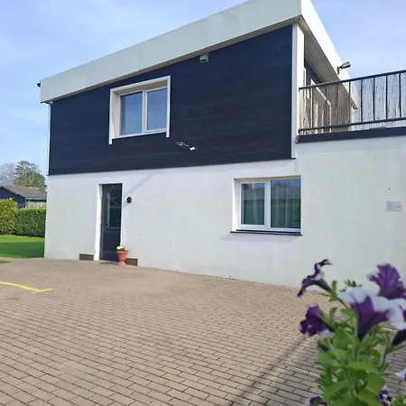 Family Garden With Free Private Parking & Playground Appartement