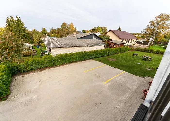 Family Garden With Free Private Parking & Playground Lägenhet *