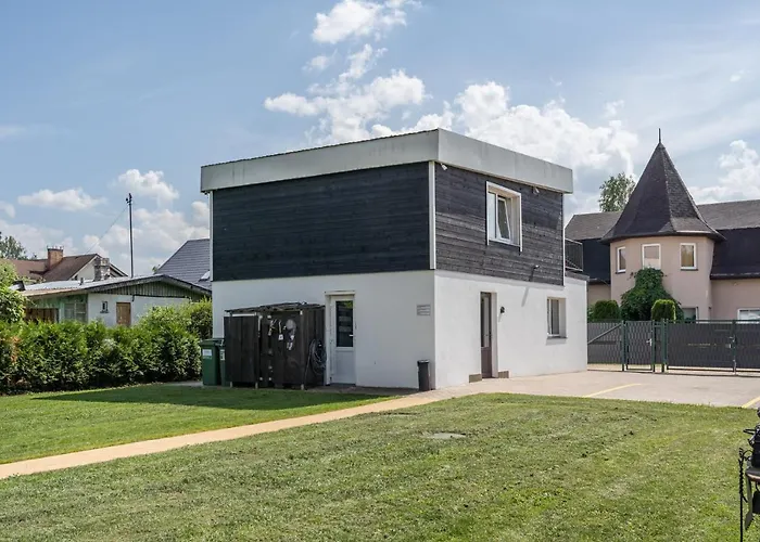 Family Garden With Free Private Parking & Playground Lägenhet *