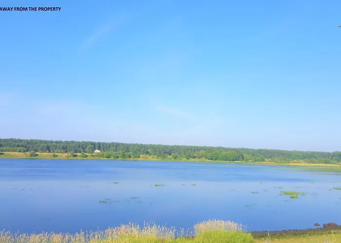 Family Garden With Free Private Parking & Playground