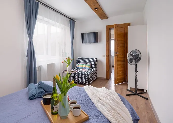 Family Garden With Free Private Parking & Playground