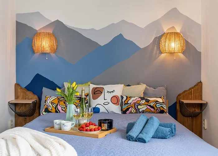 Family Garden With Free Private Parking & Playground