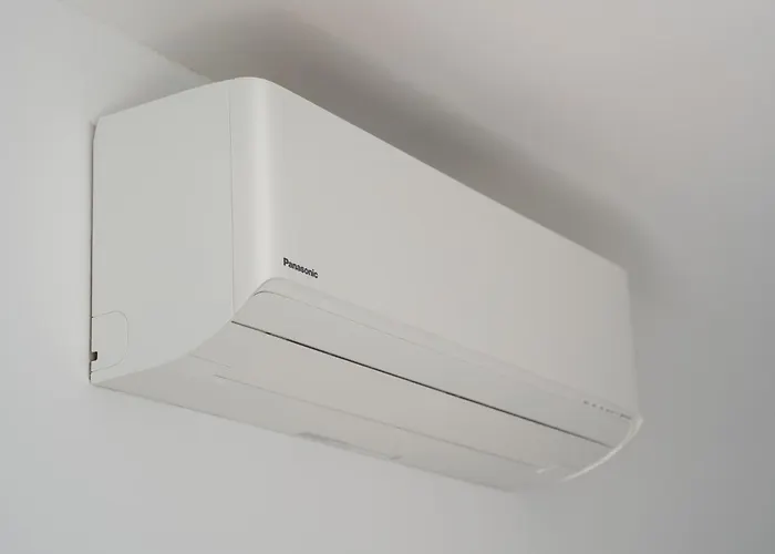 Family Garden With Free Private Parking & Playground