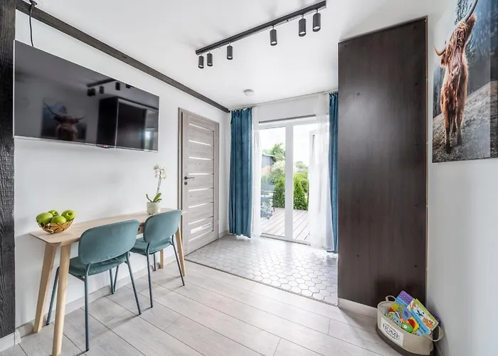 Family Garden With Free Private Parking & Playground