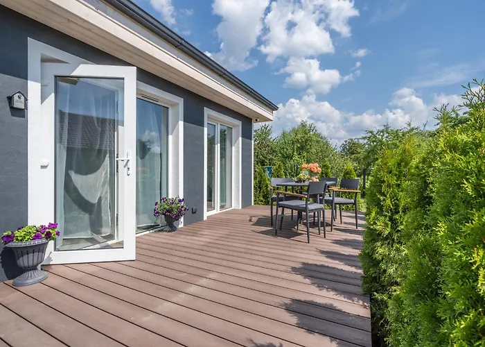 Lägenhet Family Garden With Free Private Parking & Playground *