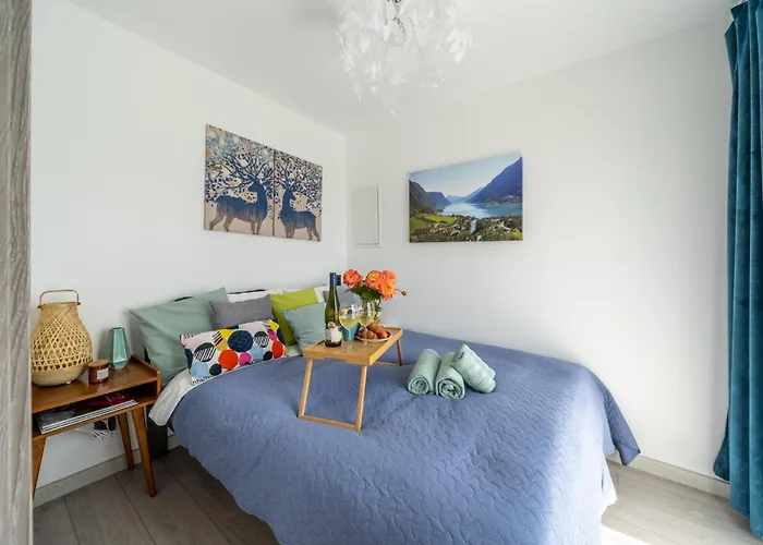 Family Garden With Free Private Parking & Playground Lägenhet *