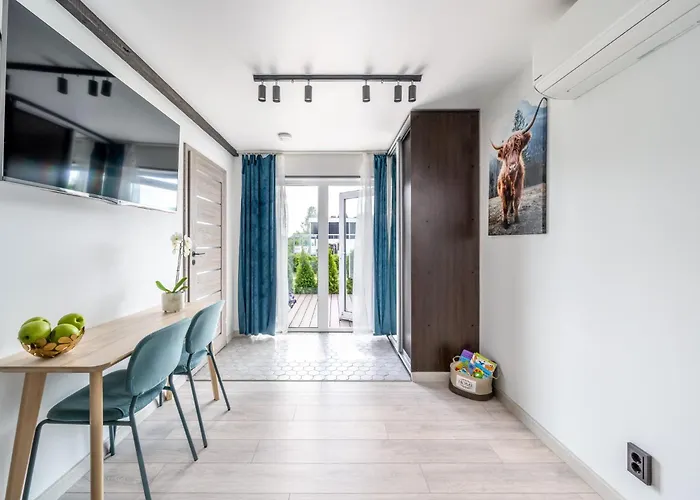 Family Garden With Free Private Parking & Playground *