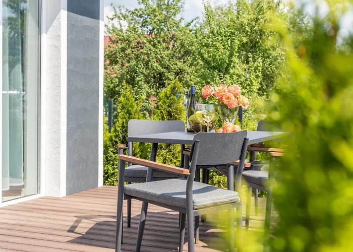 Family Garden With Free Private Parking & Playground Lägenhet Riga