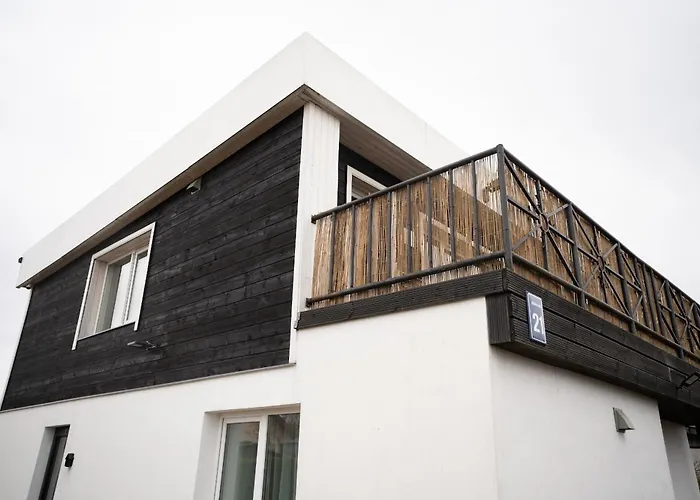 Dzīvoklis Family Garden With Free Private Parking & Playground *