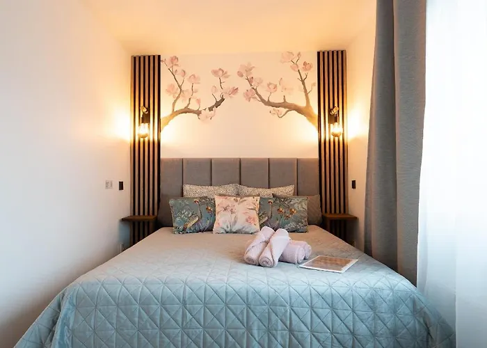 Dzīvoklis Family Garden With Free Private Parking & Playground *