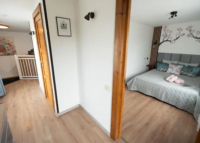 Family Garden With Free Private Parking & Playground