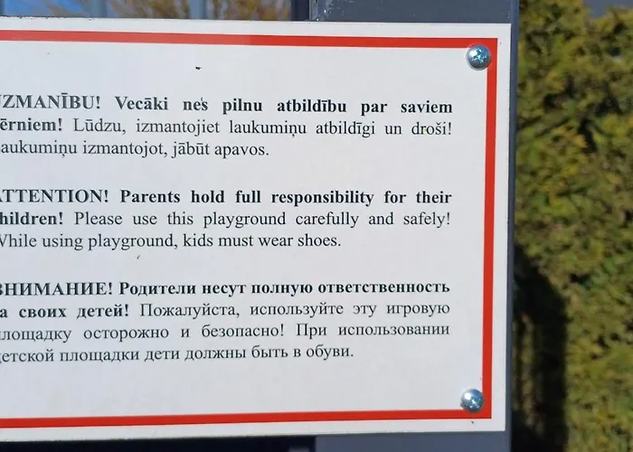 Family Garden With Free Private Parking & Playground *