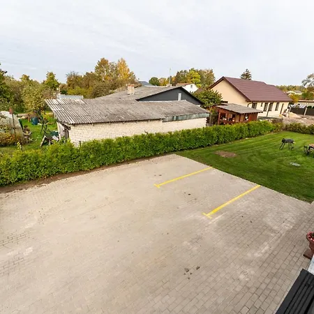 Family Garden With Free Private Parking & Playground Apartament *