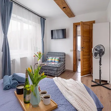 Family Garden With Free Private Parking & Playground