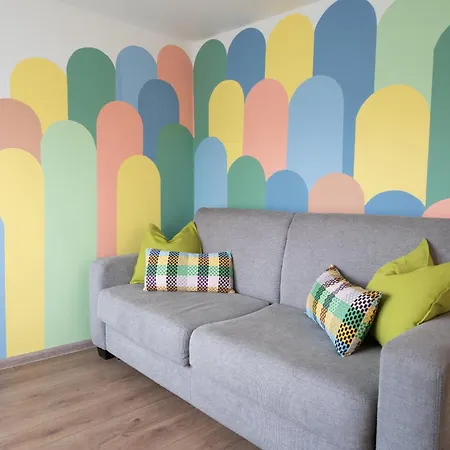 Family Garden With Free Private Parking & Playground Appartamento Riga