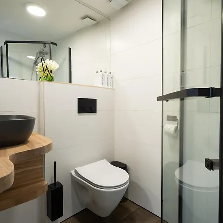 Family Garden With Free Private Parking & Playground