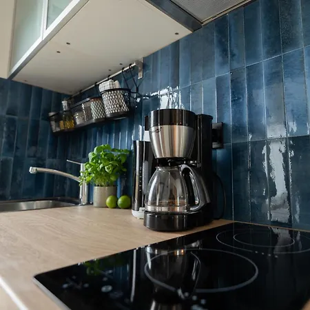 Family Garden With Free Private Parking & Playground *