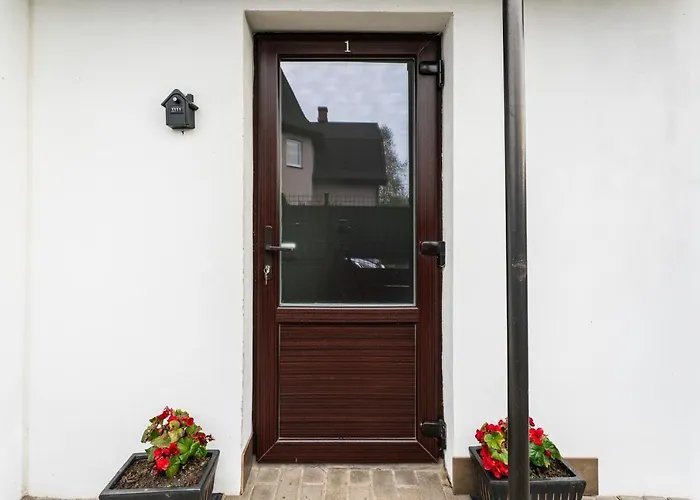 Family Garden With Free Private Parking & Playground *