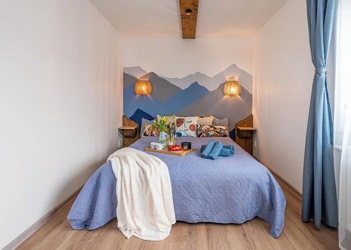 Family Garden With Free Private Parking & Playground *