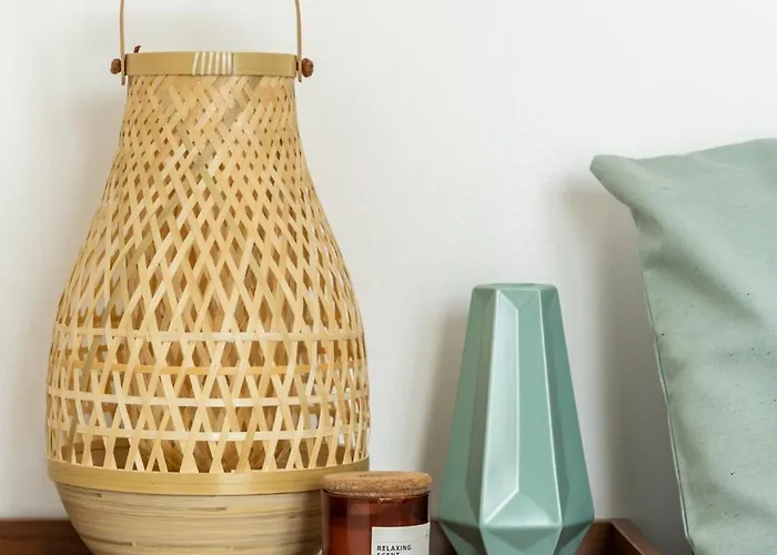 Family Garden With Free Private Parking & Playground *