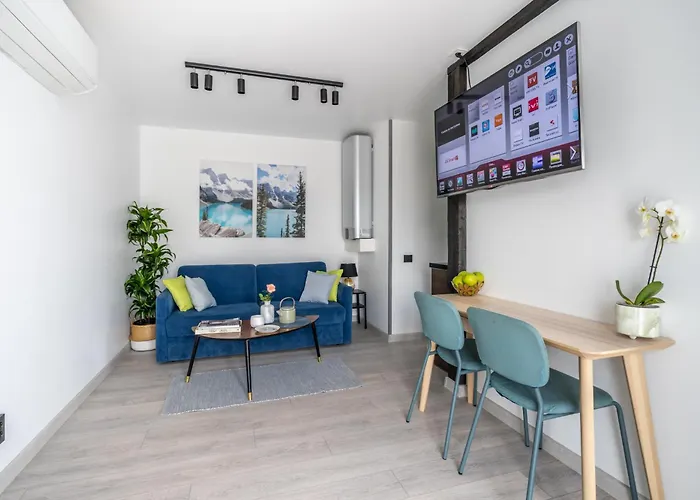 Family Garden With Free Private Parking & Playground * Riga