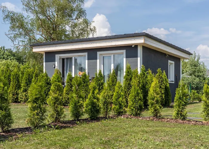 Family Garden With Free Private Parking & Playground Apartment *