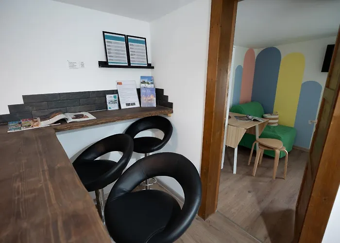 Family Garden With Free Private Parking & Playground